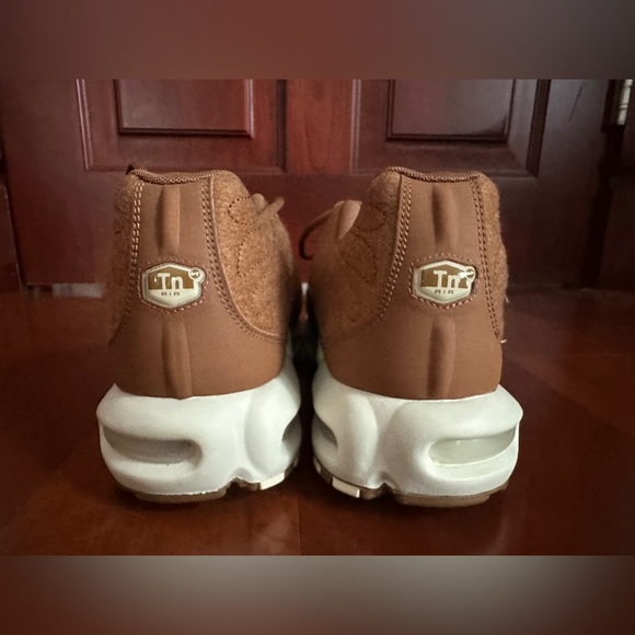 nike air max plus quilted brown